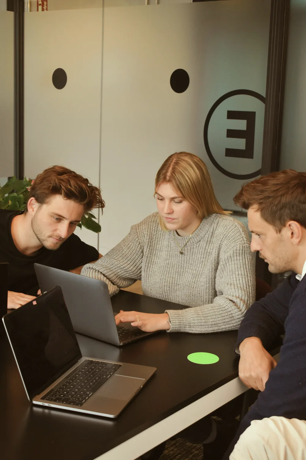 How a global advisory firm automated client research 1 Three colleagues reviewing research together on a laptop